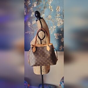 Louis Vuitton Monogram Canvas Neverfull PM